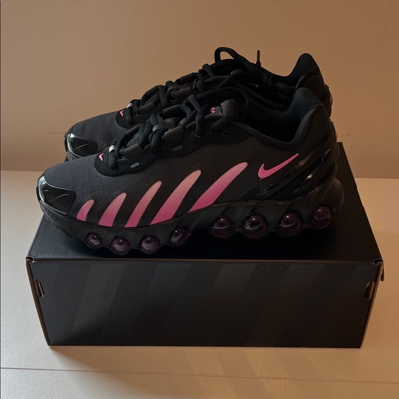 New Nike Air Max DN8 Women’s Size 6.5 Men’s Size 5 Black and Pink Shoes In Box - Picture 3 of 10